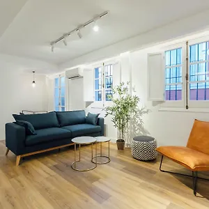  Appartamento Decorated And Renovated- 2bd 2bth- Center